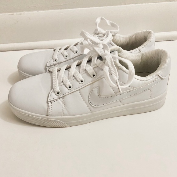 Nike Women’s White Sneakers Flat Sole - Size 7.5 - Picture 2 of 8
